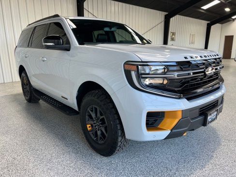 Used 2025 Ford Expedition Tremor image 4