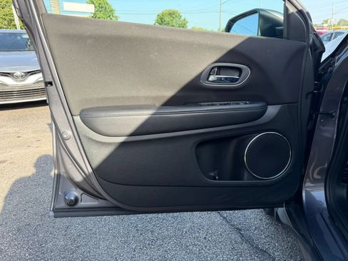Used 2018 Honda HR-V EX image 14