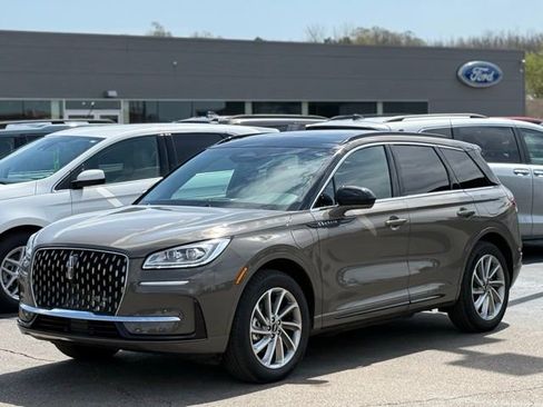 Used 2025 Lincoln Corsair Grand Touring w/ Towing Package image 35