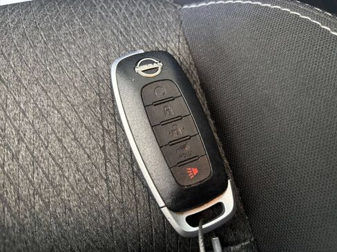 Used 2025 Nissan Rogue SV FWD image 27