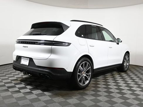Used 2025 Porsche Cayenne image 7