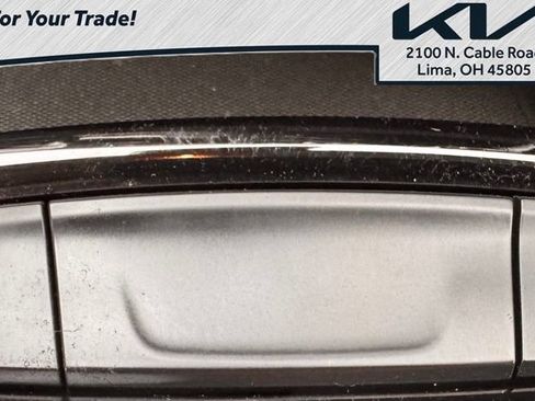 Used 2025 Chevrolet Trax LT FWD image 8