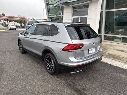 Used 2021 Volkswagen Tiguan SE w/ Panoramic Sunroof Package FWD image 5
