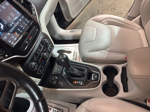 Used 2019 Jeep Cherokee Limited AWD/4WD image 20