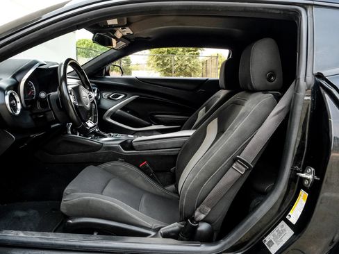 Used 2021 Chevrolet Camaro LT RWD image 13