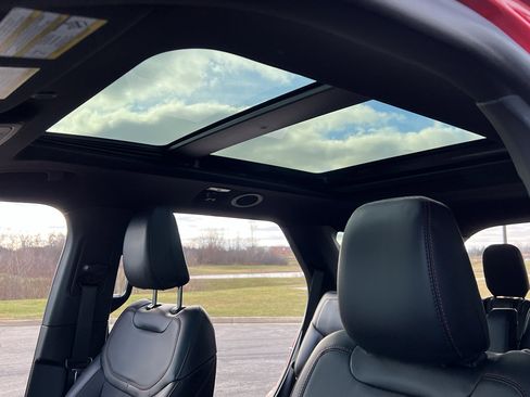 Used 2025 Ford Explorer ST-Line w/ ST-Line Street Pack image 19