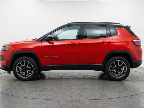 Used 2025 Jeep Compass Trailhawk AWD/4WD image 5