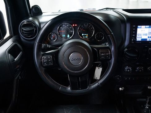 Used 2012 Jeep Wrangler Unlimited Sahara image 12