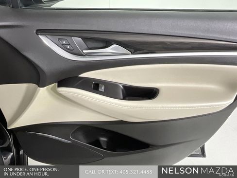 Used 2020 Buick Enclave Essence image 20