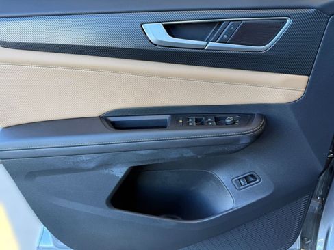 Used 2025 Volkswagen Atlas Cross Sport SEL R-Line image 24