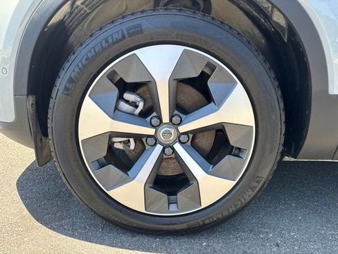 Certified 2025 Volvo XC40 B5 Plus AWD/4WD image 7