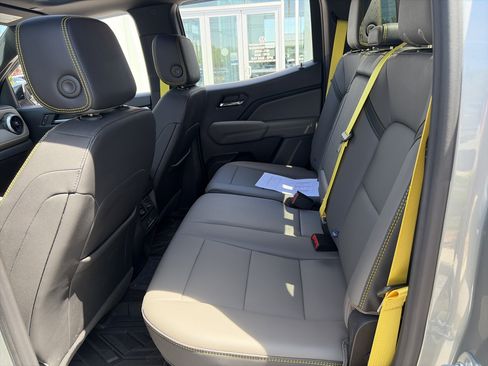 Used 2024 Chevrolet Colorado ZR2 w/ ZR2 Convenience Package III AWD/4WD image 34