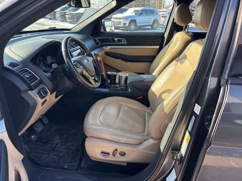 Used 2017 Ford Explorer XLT w/ Equipment Group 202A image 10