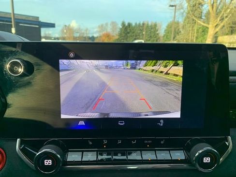 Used 2024 Chevrolet Colorado Z71 w/ Z71 Convenience Package 2 image 16