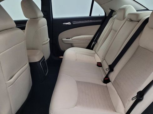 Used 2020 Chrysler 300 Touring image 18