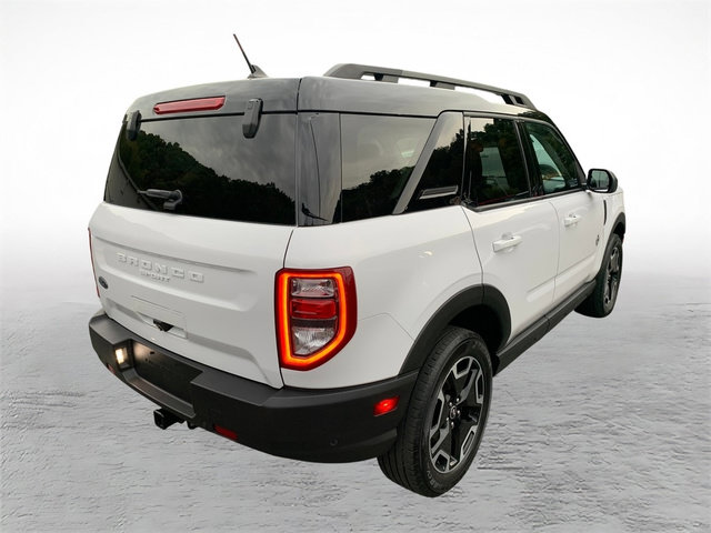 Used 2022 Ford Bronco Sport Outer Banks w/ Tech Package AWD/4WD image 2