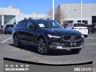 Used 2022 Volvo V90 B6 Cross Country video 2
