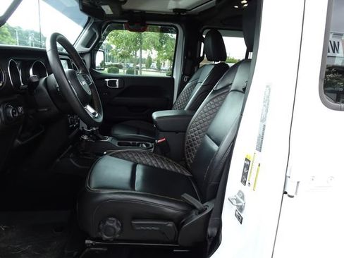 Used 2023 Jeep Gladiator Overland AWD/4WD image 10