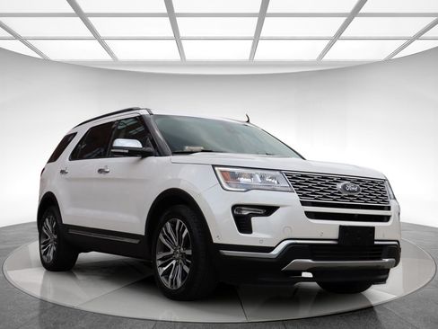 Used 2018 Ford Explorer Platinum AWD/4WD image 3