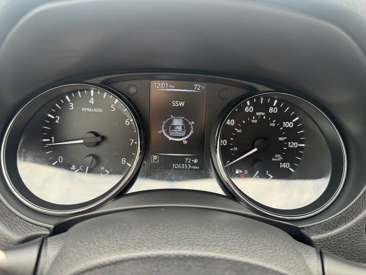 Used 2017 Nissan Rogue SV AWD/4WD image 18