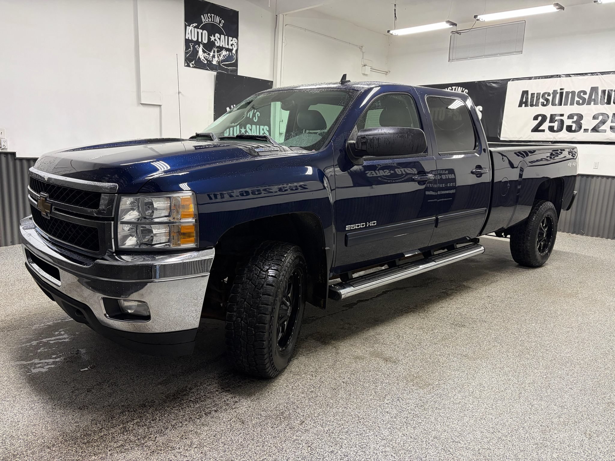 Used 2011 Chevrolet Silverado 2500 LTZ w/ LTZ Plus Package AWD/4WD image 6