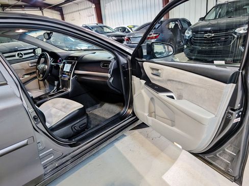 Used 2016 Toyota Camry XSE w/ Moonroof Package FWD image 28