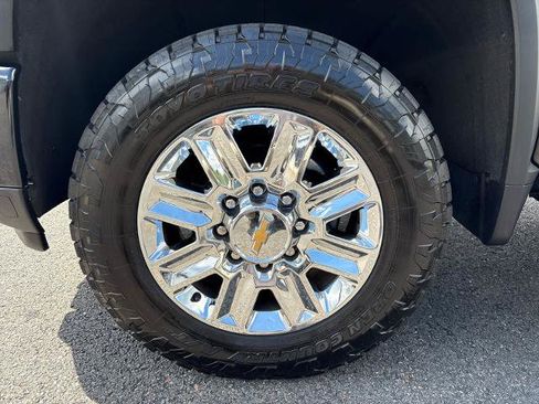 Used 2024 Chevrolet Silverado 2500 High Country w/ High Country Premium Package AWD/4WD image 13