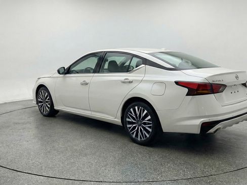 Used 2025 Nissan Altima 2.5 SV FWD image 5