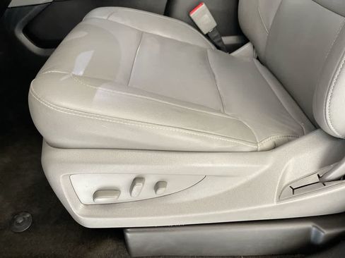 Used 2018 Chevrolet Suburban LT AWD/4WD image 12