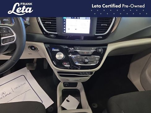 Used 2022 Chrysler Voyager LX FWD image 11