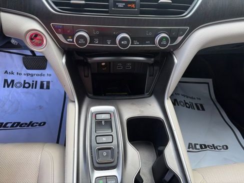 Used 2021 Honda Accord Touring image 11