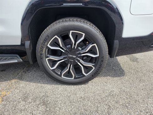 New 2025 GMC Sierra EV Denali image 4