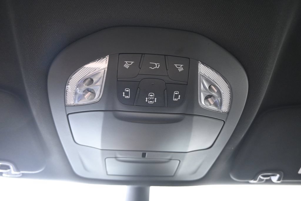 New 2027 Chrysler Pacifica Select AWD/4WD image 35