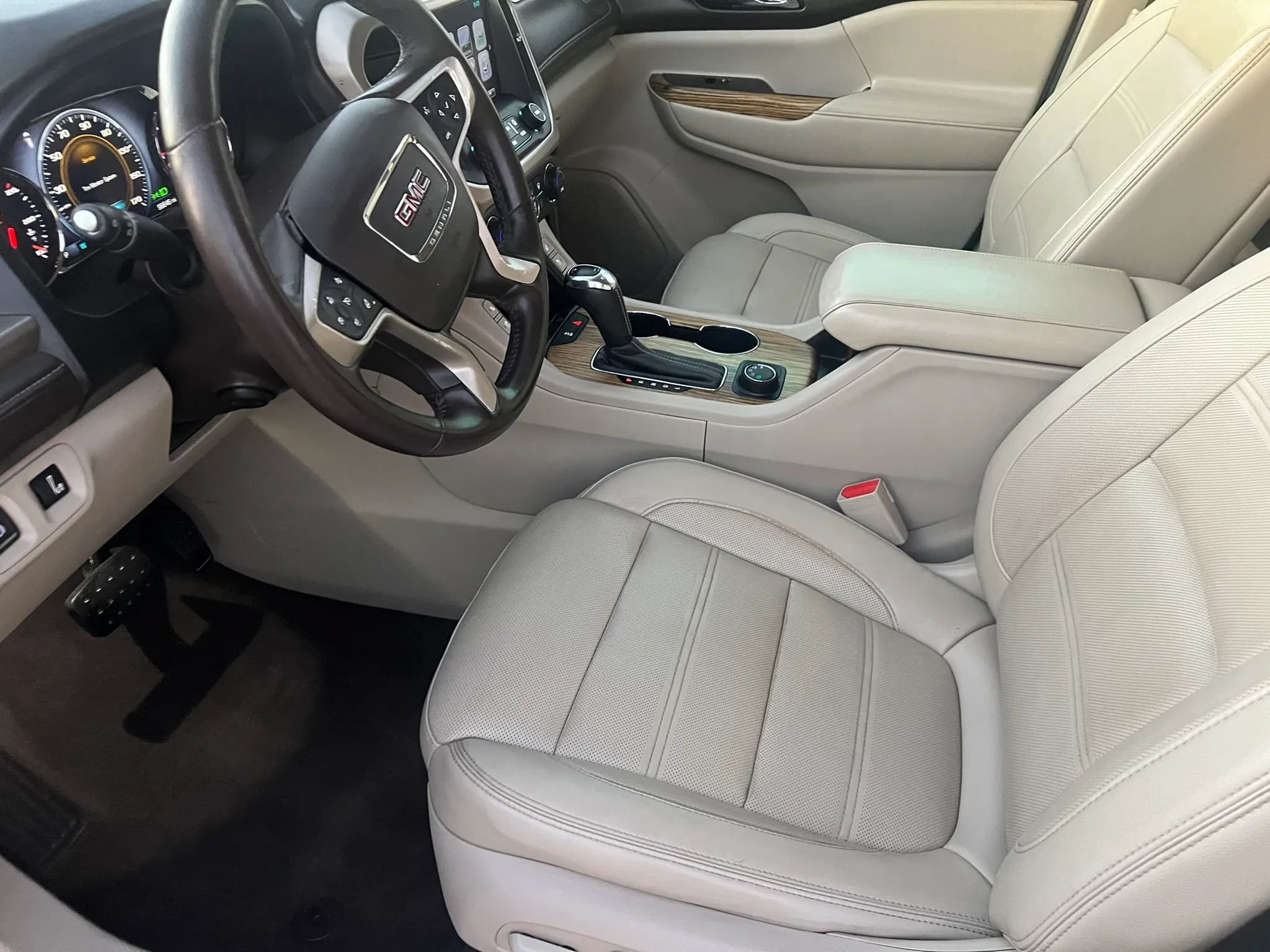 Used 2019 GMC Acadia Denali w/ Technology Package AWD/4WD image 10