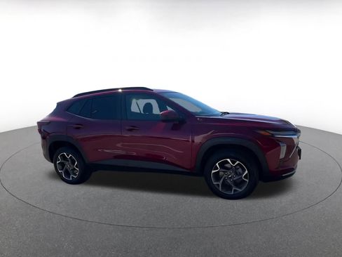 Used 2025 Chevrolet Trax LT image 2