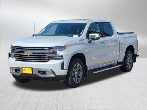 Used 2019 Chevrolet Silverado 1500 High Country w/ Technology Package AWD/4WD image 3