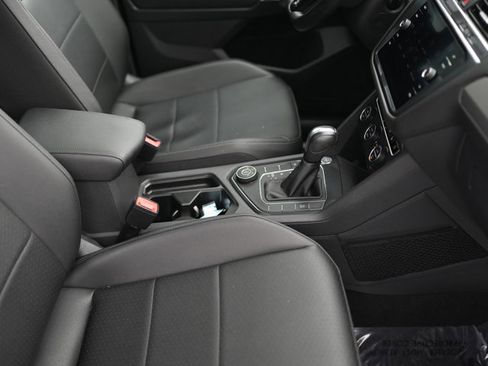 Used 2020 Volkswagen Tiguan SE w/ Panoramic Sunroof Package AWD/4WD image 17