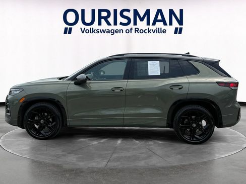 Used 2025 Volkswagen Tiguan SE R-Line FWD image 3