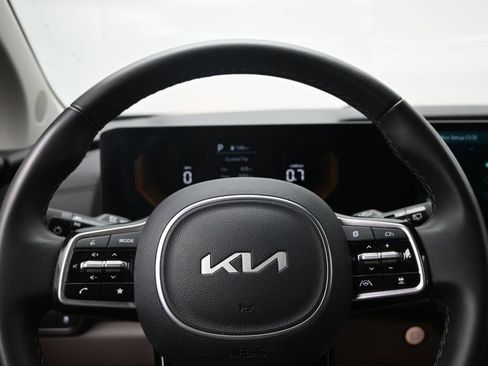 Used 2026 Kia Carnival FWD image 14