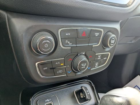 Used 2020 Jeep Compass Latitude image 17