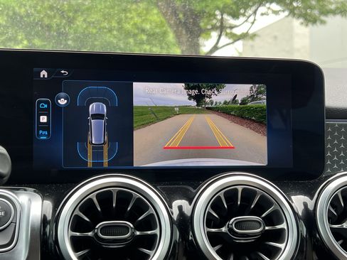 Certified 2025 Mercedes-Benz GLB 250 4MATIC image 25