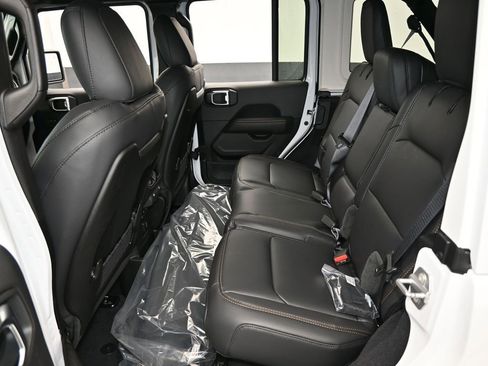 Used 2025 Jeep Wrangler Sahara AWD/4WD image 29