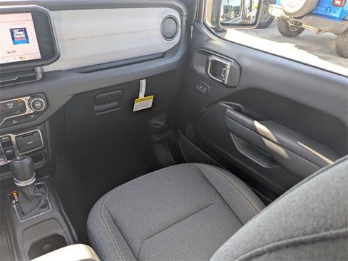 New 2025 Jeep Gladiator Sport image 19