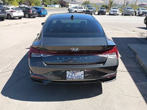 Used 2023 Hyundai Elantra Limited w/ Cargo Package FWD image 4