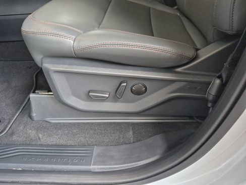 New 2025 Ford Expedition Active image 11