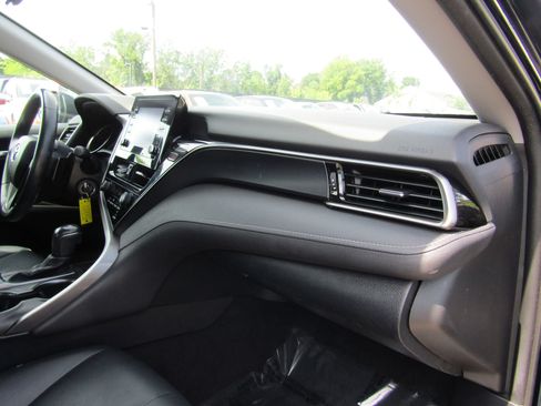Used 2021 Toyota Camry SE FWD image 16