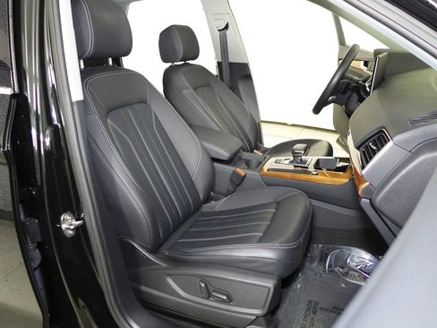 Used 2023 Audi Q5 2.0T Premium w/ Convenience Package image 19