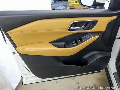 Used 2021 Nissan Rogue Platinum image 24