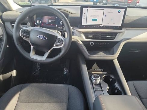 Used 2025 Ford Explorer Active AWD/4WD image 18