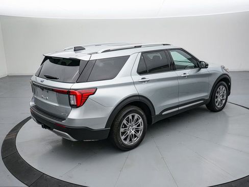 Certified 2025 Ford Explorer Platinum image 4